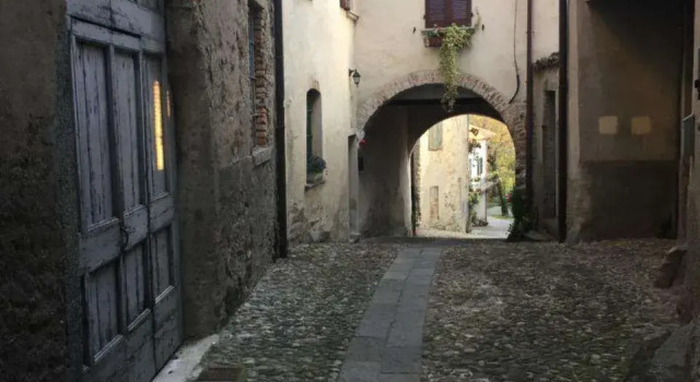 Il Portico del Conte, Book Bed and Breakfast Bosisio Parini Lombardiet