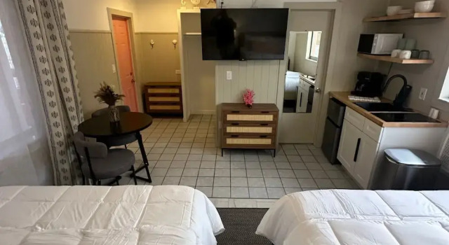 Arvilla Resort, Забронировать Отель Отели Треже-Айленд с парковкой, рядом с St. Petersburg Municipal Beach, Парковка
