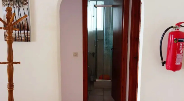 Апартаменты Agios Georgios - 2 Beds - Sleeps 4 - Free Parking