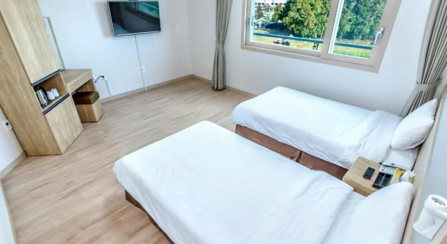 Двухместный номер Standard Jungmoon City Hotel & J-hill Hotel