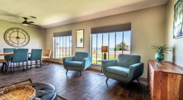 Sleeps 33 - Oceanfront Luxury 2 Pools & 2 Houses