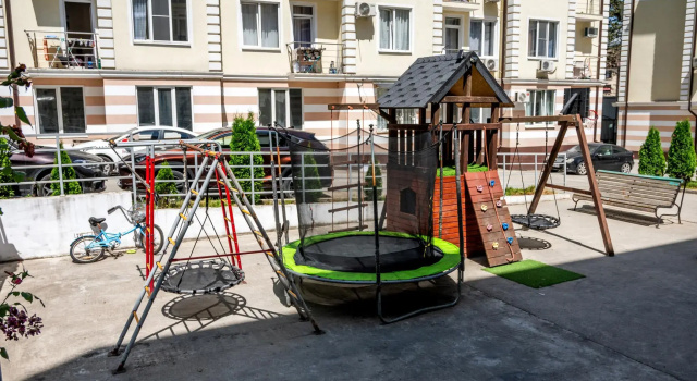 Апартаменты с балконом Sun City Apartment (Сан Сити Апартмент) на улице Яна Фабрициуса 23 литера 1