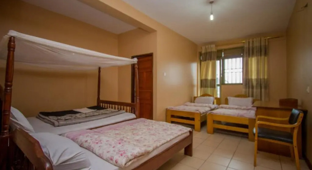 4 người Tiêu chuẩn phòng Satellite Hotel