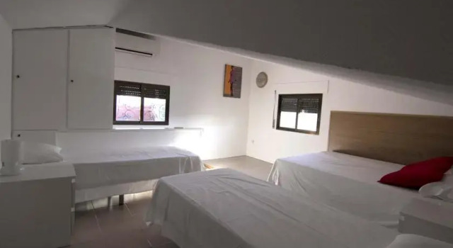 Hostal Roma, Boek Hotel Madrid Community of Madrid, in de buurt van Edificio Grassy