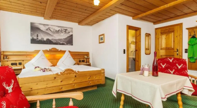 Steinberger Hof inkl. Chiemgaukarte, Book Hotel Hotels in Chiemgau with Parking, Parking