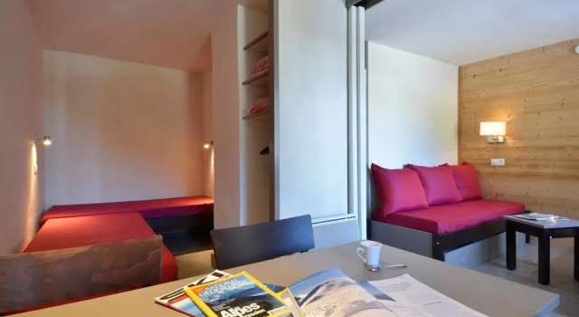 Residence Saintjacques Refurnished Divisible Studio for 4 People of 28 mÂ² on the Slopes Rs616, Prenota Hotel Hotel a Rodano-Alpi con parcheggio, Parcheggio