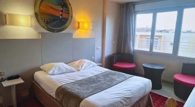 Двухместный номер Standard с видом на город Logis Hôtel & Restaurant Mediterranee