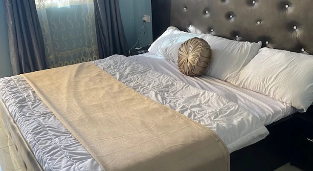 Апартаменты Executive De-Convenant Apartment Short Term Rental
