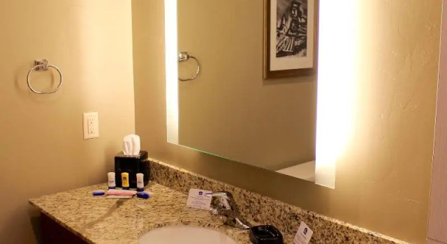 Номер Standard Best Western Plus Landmark Hotel