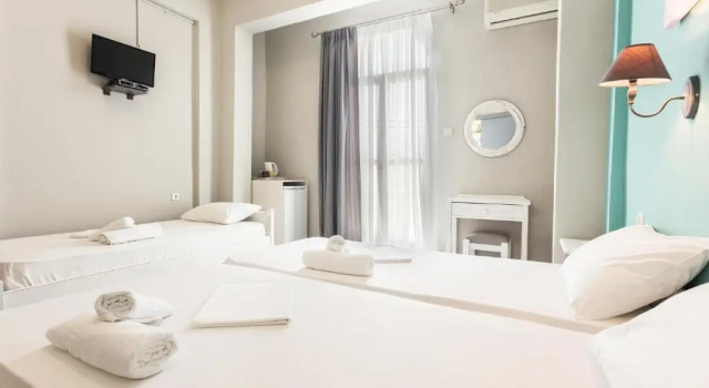 Трёхместный номер Standard с балконом Protopapas Rooms