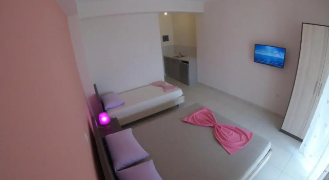 Трёхместный номер Standard с видом на сад Riviera Rooms