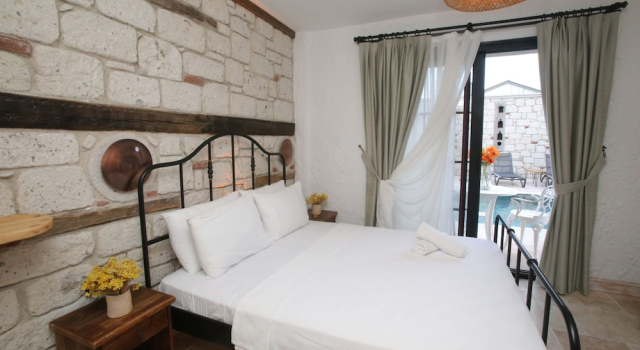 Номер Deluxe c 1 комнатой с видом на бассейн Alaçatı Taş Otel