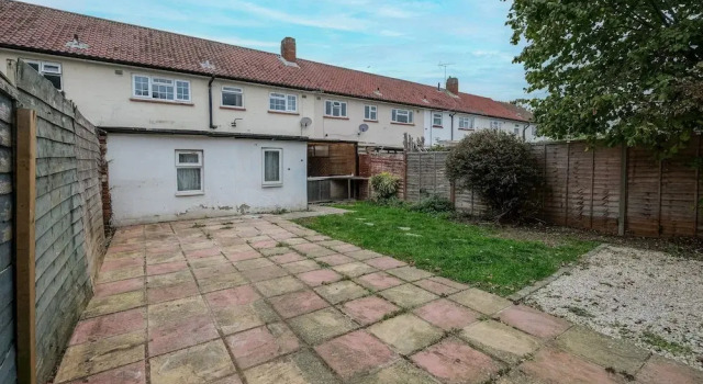Modern 4 Bedroom Hse Garden in Feltham, จอง โรงแรม Feltham Hounslow