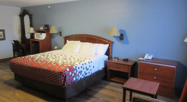 Люкс Quality Inn & Suites Manitou Springs at Pikes Peak Garden of the Gods