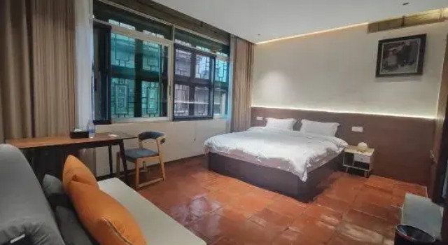Кровать в общем номере Xiangliqing Homestay