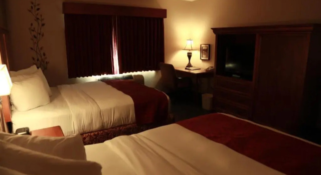 Четырёхместный номер Standard AmericInn by Wyndham McAlester