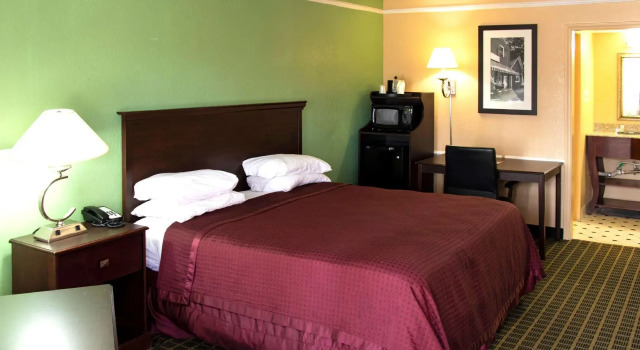 Americas Best Value Inn Charlotte, NC, Забронировать Отель Отели Шарлотте с парковкой, Парковка