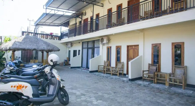 RedDoorz @ Mawun Street Kuta, Book Hotel Hotels in Lombok with Parking, Parking