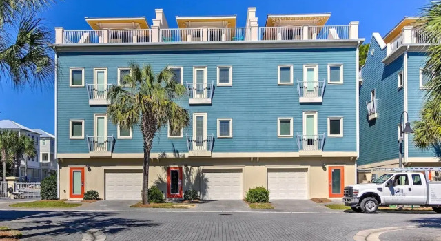 Home Near 30 A: Walk to Beach, Shops & Bicycles!