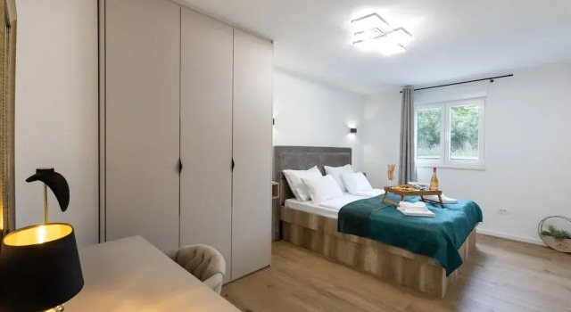Luxurious and Spacious Apartment With Hot Tub