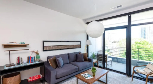 Апартаменты Flexhome East Side 1BR E2 - Brady St, Balcony, & Lounge