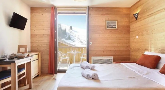 Кровать в общем номере с 2 комнатами с балконом Résidence et Spa Odalys Mendi Alde