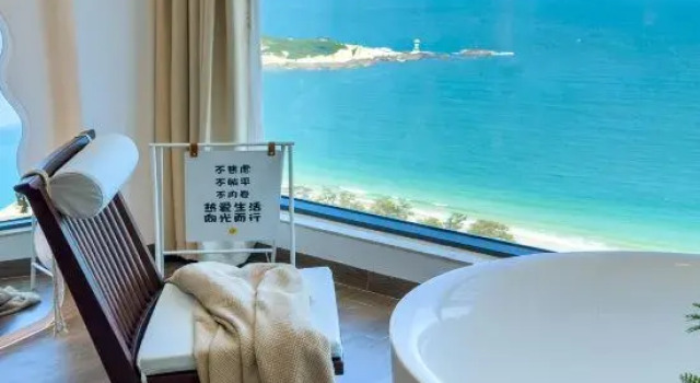 Dongshan Blue Crystal Seaside Homestay (Double-faced Hainanmen Bay Branch)