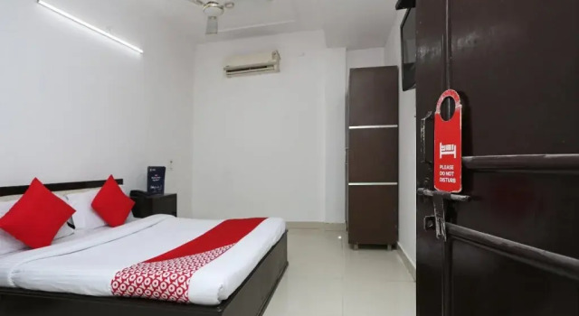 Taj Guest House By OYO Rooms