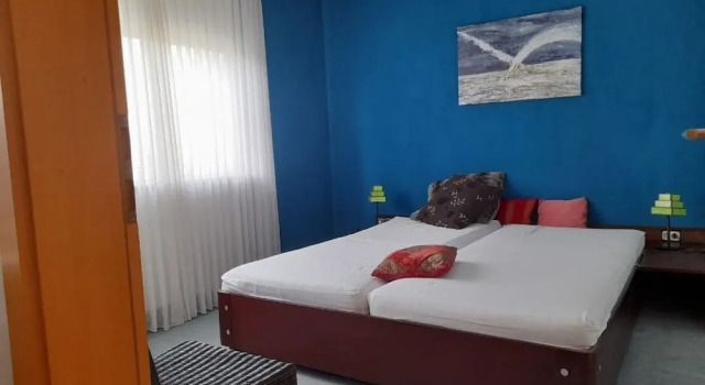 3 Bed House - Sleeps 6 - Parking - Wifi, Book Hotel Nordhorn Lower-Saxony