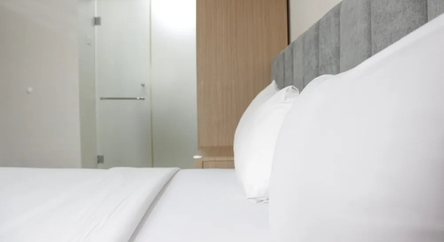 Camera Standard Deluxe & Cozy 3BR at Gateway Pasteur Apartment