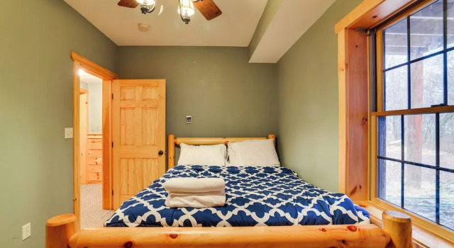 Hot Tub, Deck & Beach Access: Albrightsville Cabin, Buchen Sie Hotel Albrightsville 