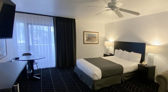 Двухместный номер Standard с балконом Masterpiece Hotel