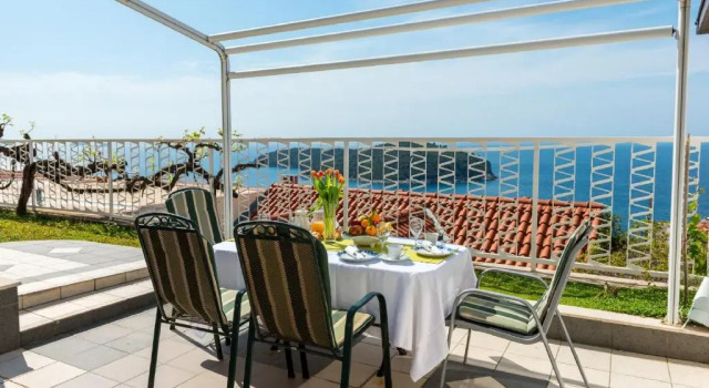 Апартаменты с 2 комнатами с видом на море Apartments and Room Lora