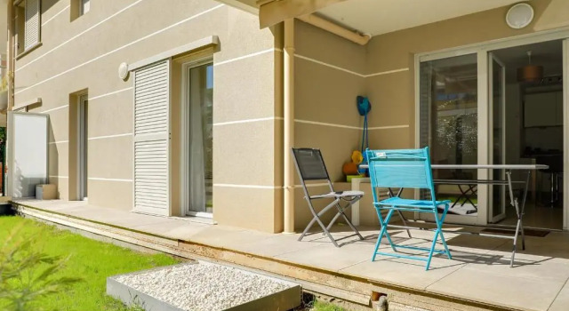 Апартаменты Appartement Danaè Modern 2 bedrooms in the heart of Juan-les-pins