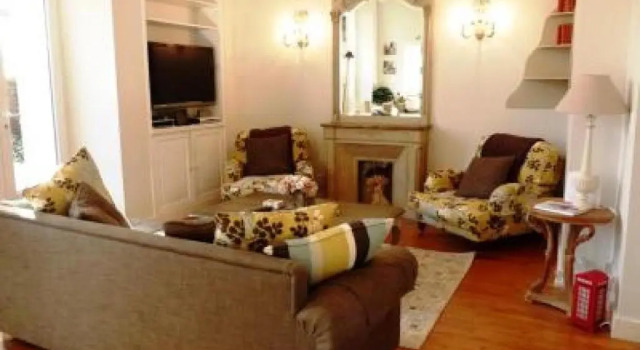 Beautifully decorated two bedroom apartment in the heart of Cannes five minutes walk from Palais 409
