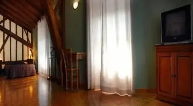 Auberge Du Pont Vieux, Prenota Ostello Ostelli a Armagnac, Ostello