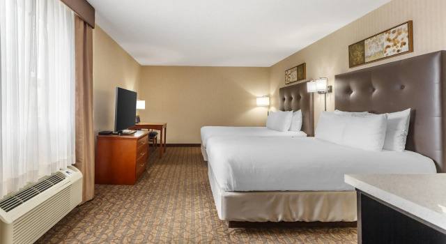 Четырёхместный номер Standard Best Western Cold Lake Inn