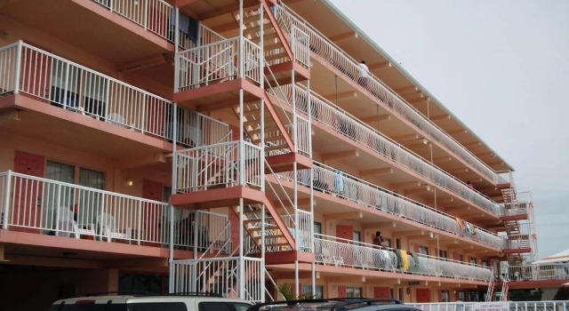 Madrid Oceanfront Condominiums, Varaa Hotelli Hotellit Wildwoods Beach uima-altaalla, Uima-allas
