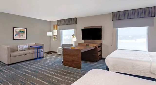 Четырёхместный люкс Hampton Inn & Suites Richmond