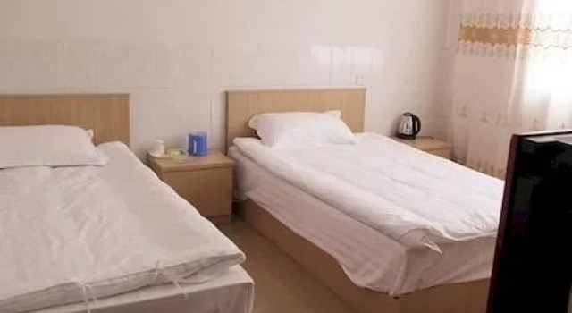 Fuxinyuan Hotel, Rezerwuj Hotel Hotele w Kunming z parkingiem, Parking