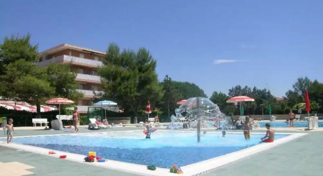 Welcoming Flat in a Modern Residence - Beahost, Prenota Appartamento Hotel a Veneto con parcheggio, Parcheggio