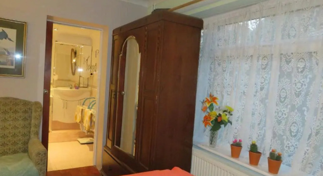 Номер Standard Hobbit Hole,