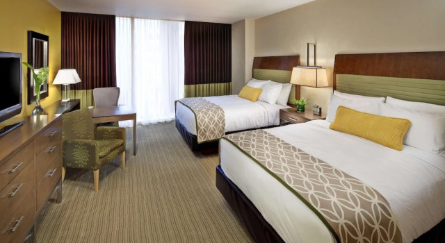 Четырёхместный номер Standard с видом на реку Fairmont Pittsburgh