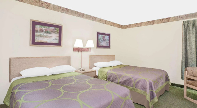 Четырёхместный номер Standard Super 8 By Wyndham Monticello