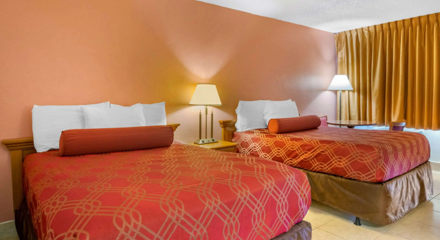 Четырёхместный номер Standard Econo Lodge Fort Myers North