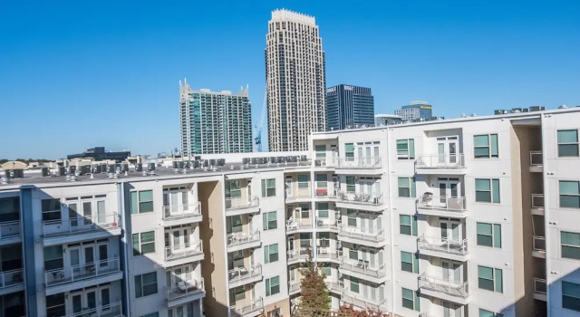 Atlantic 1 BR Apt w/ Balcony & Pool by Frontdesk, Reservar Apartamento Atlanta Geórgia