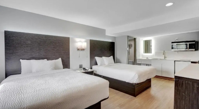 Номер Deluxe Days Inn & Suites by Wyndham Niagara Falls/Buffalo