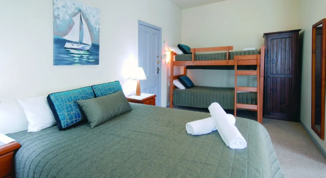 Семейный номер Standard с балконом и с видом на реку Riverview Boutique Motel