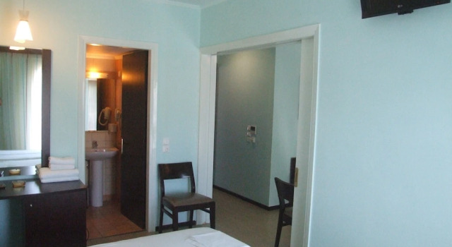 Трёхместный номер Standard с балконом Hotel George