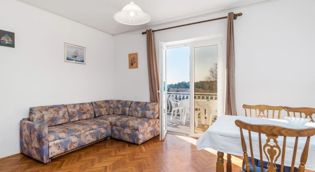 Awesome Apartment in Rab With 2 Bedrooms, Prenota Appartamento Arbe 
